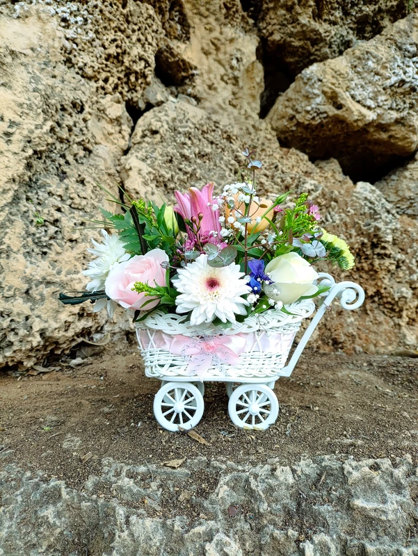 עגלת פרחים לבת