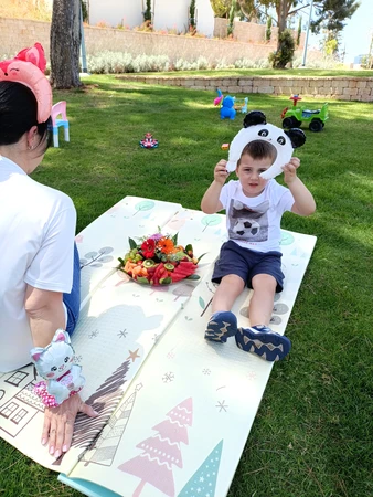 מגש פירות בינוני עם סידור פרחים