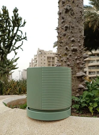 עציץ קרמיקה עם תחתית 12 ירוק